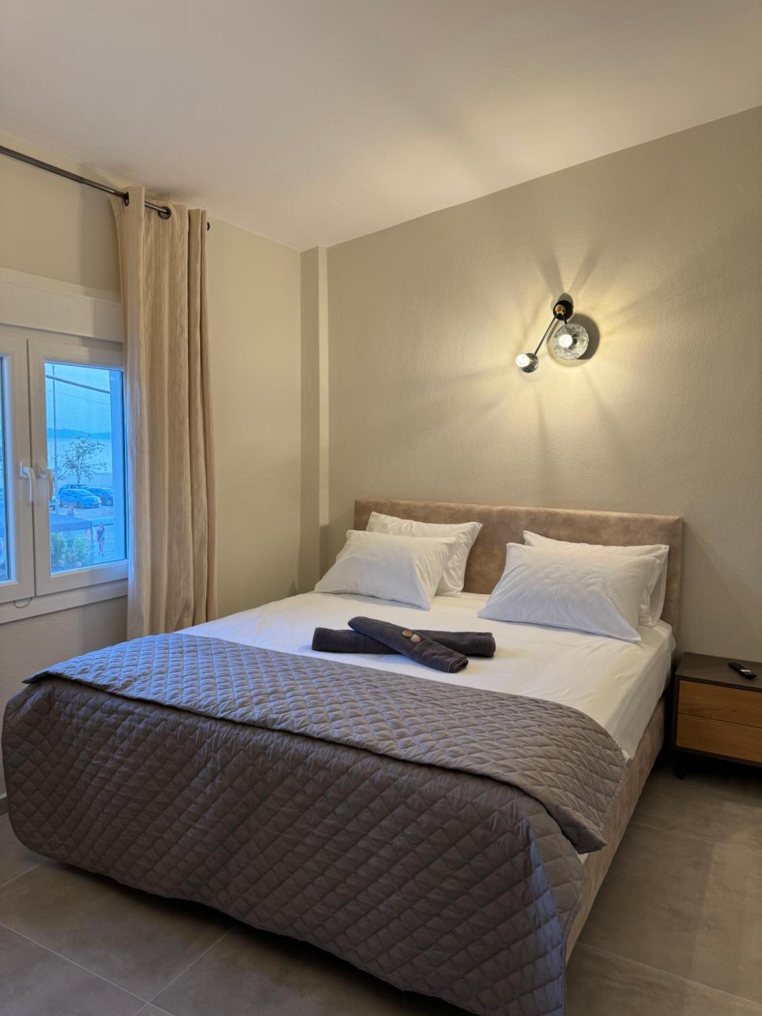 Seaviewapartment Ofrínion Exteriér fotografie